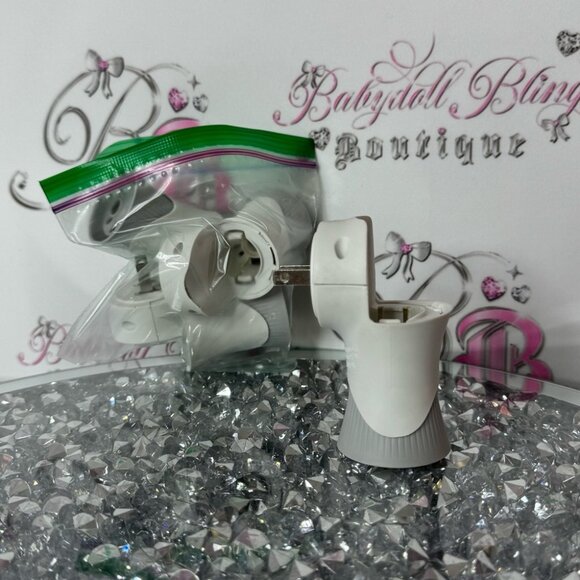 4 Airwick air freshener plug in holders wall plug in - Picture 3 of 4